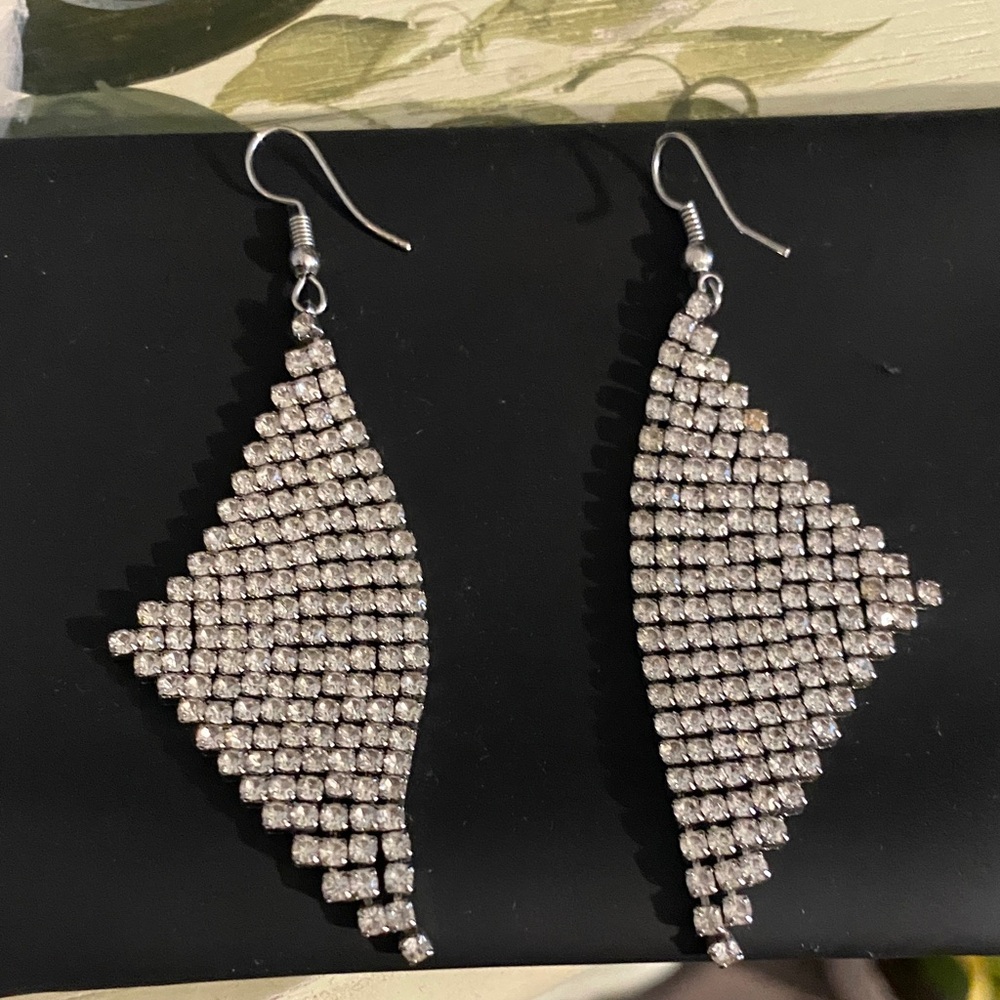 Elegant Silver rhinestone Dangle Earrings